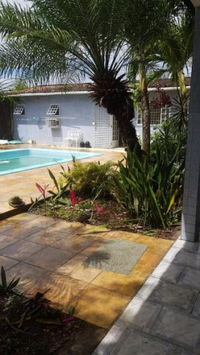 Casa com Jardim e Piscina